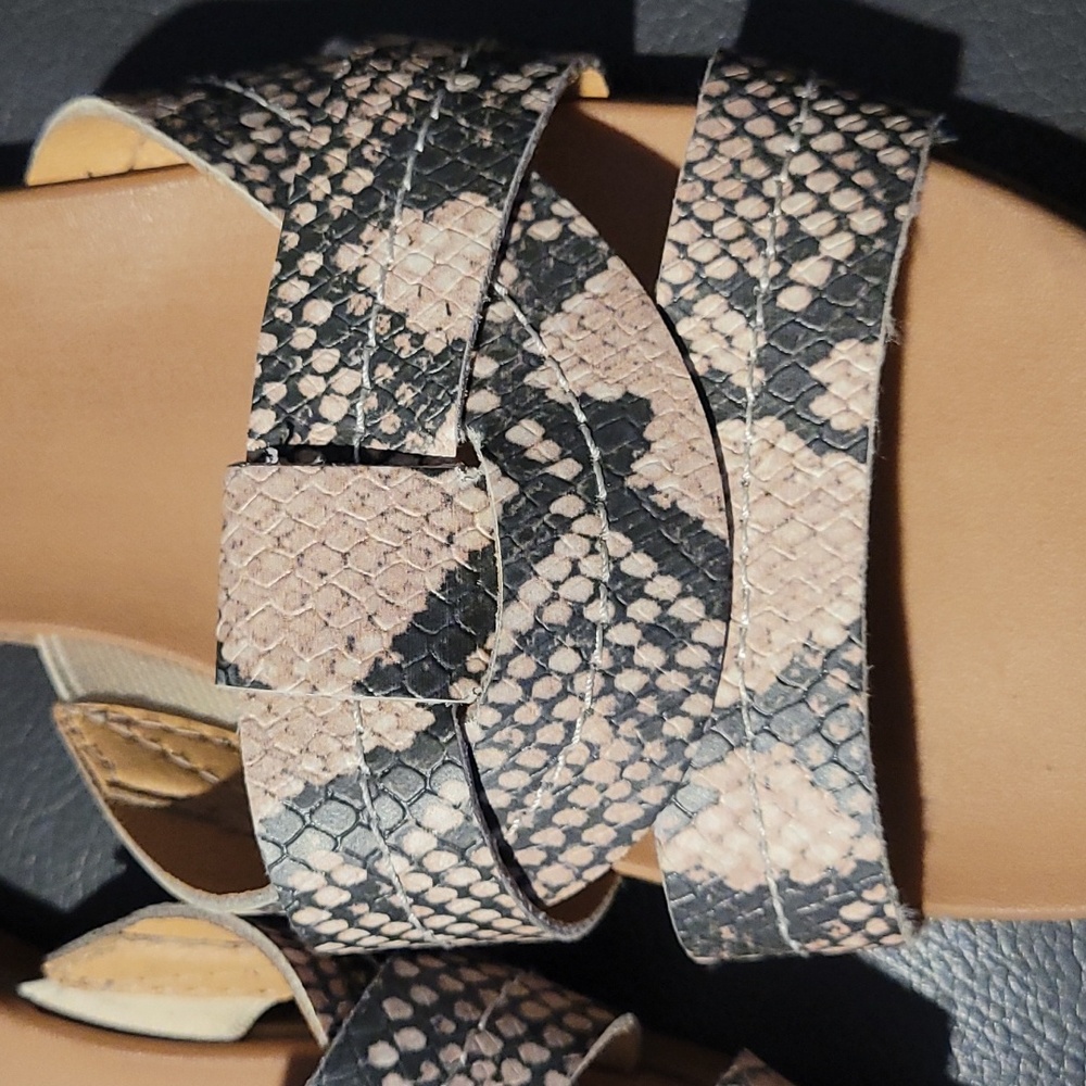 Sandals - Picture 7 of 8